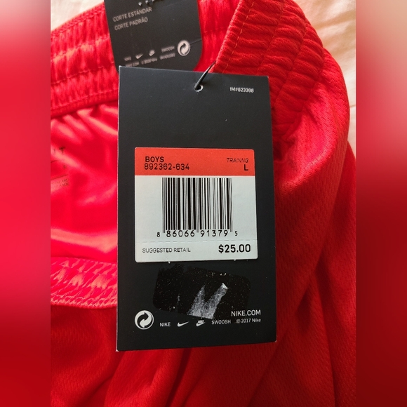 NWT! Nike Boys shorts - Picture 7 of 8